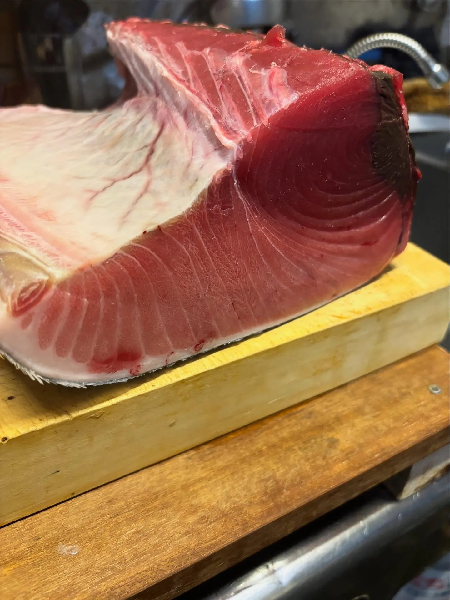 鮎と実山椒をコンフィに。